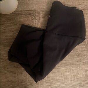 Black lululemon wuner train 6 in shorts